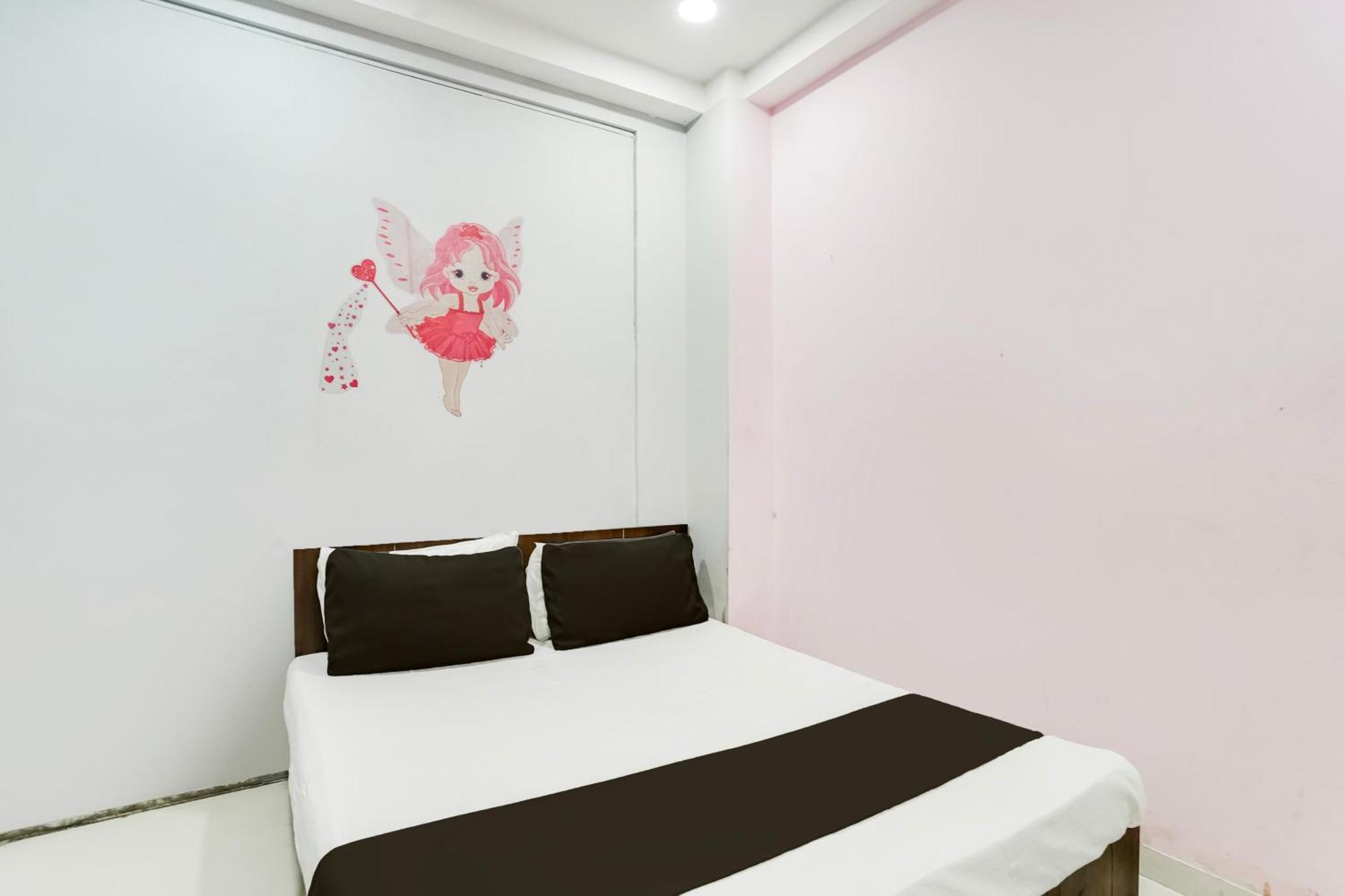 Hotel O Day Night Rooms Surat Exterior foto