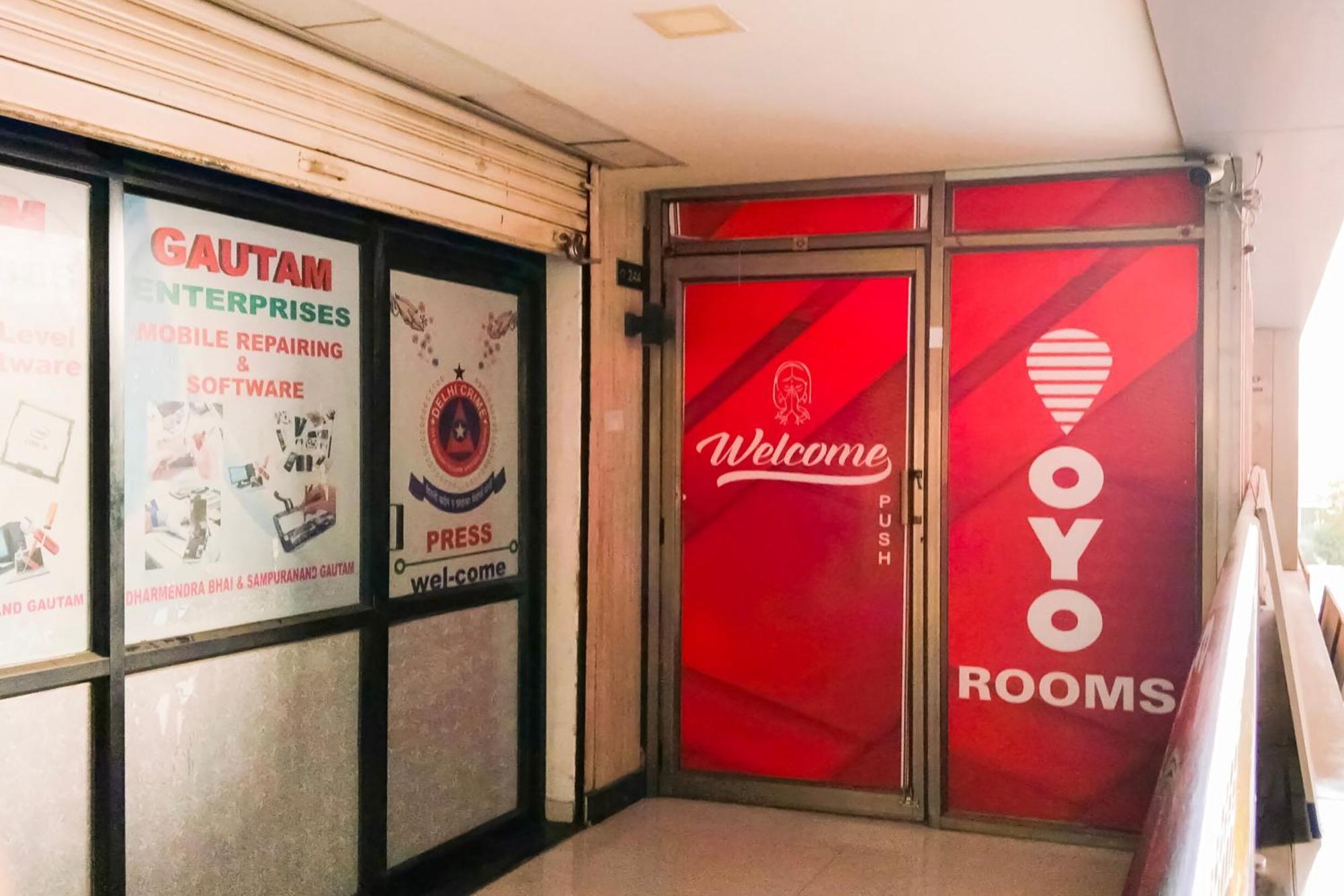 Hotel O Day Night Rooms Surat Exterior foto