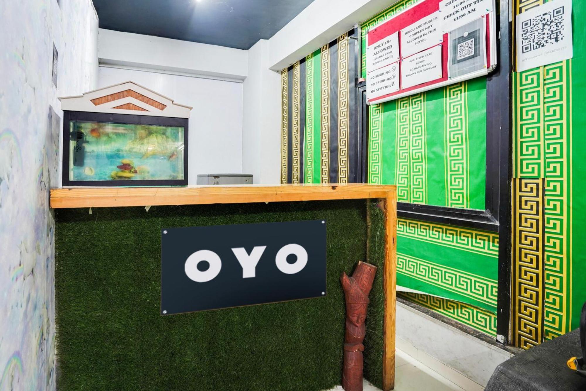 Hotel O Day Night Rooms Surat Exterior foto
